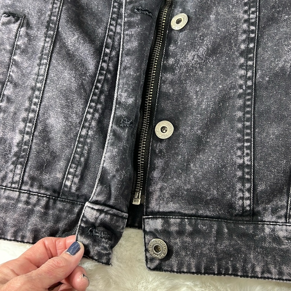 LEVIS Denim Sherpa Trucker Jacket Women SM Black Acid Wash Cotton Zip Up‎ Snap - Picture 9 of 17